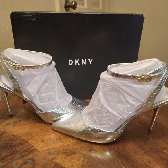 DKNY Jax Pumps - Picture 4 of 5